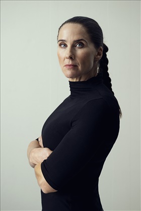 Anna Tell